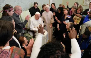 Papa Francisco com a delegação das Sentinelas da Sagrada Família
