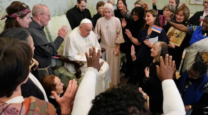 Papa Francisco com a delegação das Sentinelas da Sagrada Família ?? 