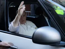 Papa Francisco em um carro (imagem de arquivo).