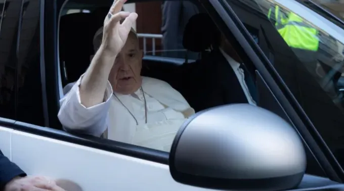 Papa Francisco em um carro (imagem de arquivo). ?? 