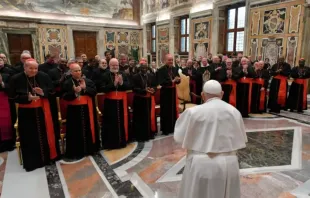 Papa Francisco com os membros do Dicastério para a Doutrina da Fé hoje (26)