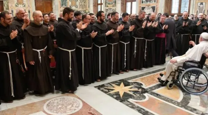 Papa Francisco recebe grupo de franciscanos nesta sexta-feira, 5 de abril, no Vaticano ?? 