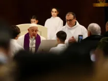 Papa Francisco celebra ato penitencial na paróquia São Pio V, em Roma, nas 24 Horas para o Senhor