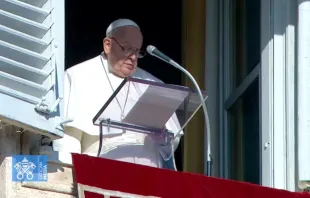 Papa Francisco reza o Ângelus