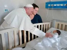 Papa Francisco visita o Hospital Bambino Gesù.
