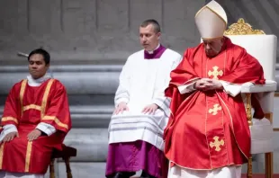 Papa Francisco na celebração da Paixão do Senhor, nesta Sexta-feira Santa, na basílica de São Pedro