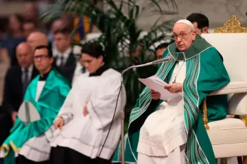 Papa Francisco durante a missa de encerramento da primeira sessão do Sínodo da Sinodalidade