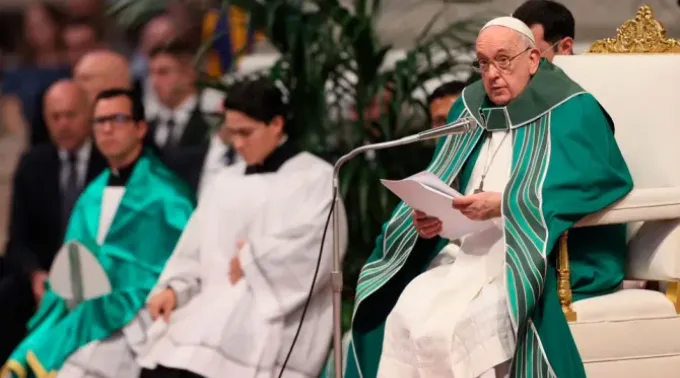 Papa Francisco durante a missa de encerramento da primeira sessão do Sínodo da Sinodalidade
