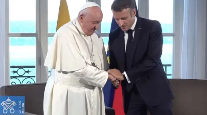 Papa Francisco e Emmanuel Macron. ?? 