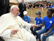 Papa Francisco esta manhã com os jovens da rede nacional de “Escolas para a Paz”