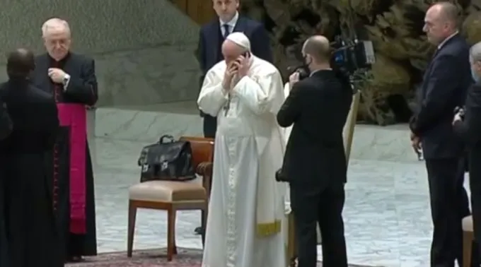 Papa Francisco telefona para o pai de jovem morta na Itália