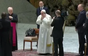 Papa Francisco telefona para o pai de jovem morta na Itália