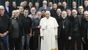 Papa Francisco visita 35 padres da periferia de Roma
