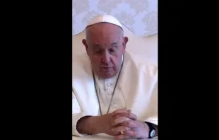 Papa Francisco no vídeo pedindo rezar pela paz.