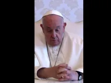 Papa Francisco no vídeo pedindo rezar pela paz.