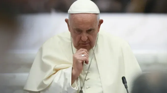Papa Francisco durante a primeira assembleia do Sínodo sobre a Sinodalidade . ?? 
