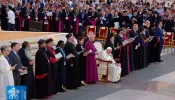 Que no sínodo o Espírito Santo purifique a Igreja de ideologias, diz papa Francisco