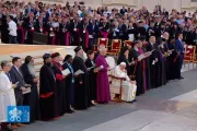Papa Francisco junto com vários líderes cristãos na vigília ecumênica de oração “Together” pelo Sínodo da Sinodalidade