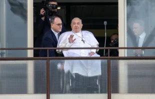 Papa Francisco no balcão do Hospital Gemelli, em 23 de março
