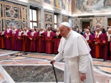 Papa Francisco com juízes da Rota Romana hoje (25)
