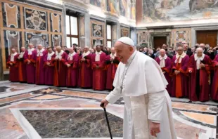 Papa Francisco com juízes da Rota Romana hoje (25)