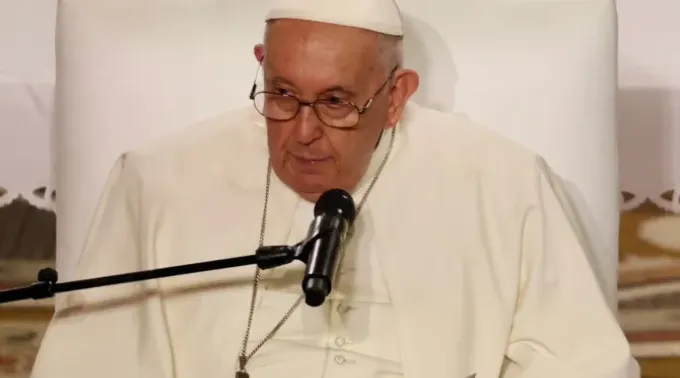 Papa Francisco durante oração com o clero em viagem a Marselha. ?? 
