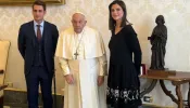 Papa Francisco recebe Olivia Maurel, ateia e ativista contra a barriga de aluguel