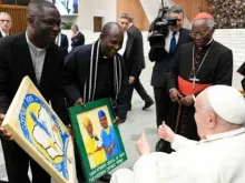 Papa Francisco recebe a comunidade nigeriana em Roma na Segunda-feira Santa de 2024.