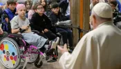 Papa Francisco visita 200 crianças “de surpresa” numa paróquia de Roma
