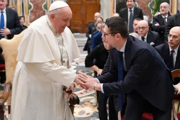 Papa Francisco recebe os prefeitos do Governo da Itália no Vaticano.
