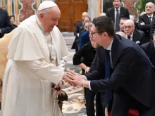 Papa Francisco recebe os prefeitos do Governo da Itália no Vaticano.