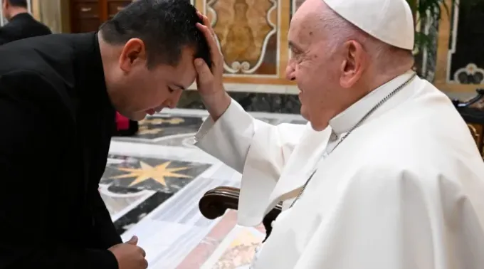 Papa Francisco em audiência com padres hispânicos no dia 16 de novembro. ?? 