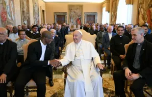 Papa Francisco com os sacerdotes do Sagrado Coração de Jesus em 27 de junho.