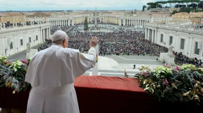 Bênção Urbi et Orbi e mensagem de Natal do papa. ?? 