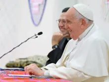 Imagem do papa Francisco durante sua visita à paróquia de São Jorge em Acilia