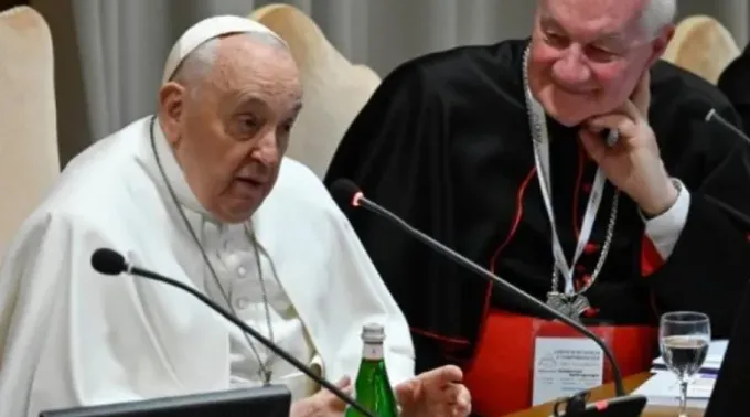 O papa Francisco diz que “o perigo mais feio” é a ideologia de gênero. ?? 