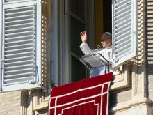 O papa Leão XIV na janela do Palácio Apostólico do Vaticano
