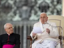 Papa Francisco durante a audiência geral semanal na Praça de São Pedro, 13 de março de 2024.