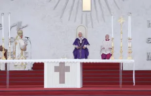 O papa Leão XIV celebra missa para cerca de 150 mil pessoas na orla de Beirute, no Líbano, em 2 de dezembro de 2025.