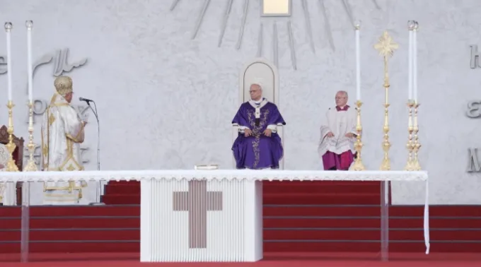 O papa Leão XIV celebra missa para cerca de 150 mil pessoas na orla de Beirute, no Líbano, em 2 de dezembro de 2025. ?? 