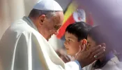 “Para ser realmente felizes é preciso rezar”, diz papa Francisco às crianças