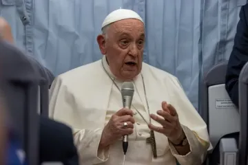 Papa Francisco durante a entrevista coletiva.