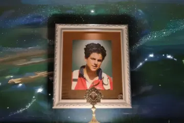 Quadro e relíquia do beato Carlo Acutis na paróquia universitário Beato Carlo Acutis