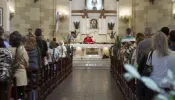 Padre batizou recém-nascido abandonado na porta de sua igreja na Argentina