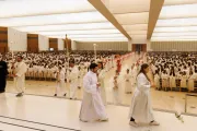 Acólitos em missa durante a Peregrinação Nacional a Fátima