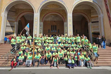 Peregrinos caminham 300 km de Juiz de Fora (MG) a Aparecida (SP).