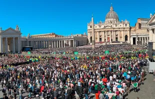 Cerca de 200 mil pessoas participaram da missa das exéquias do papa Francisco.