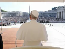 O papa Leão XIV na audiência geral na Praça de São Pedro, no Vaticano, em 17 de setembro de 2025.