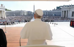 O papa Leão XIV na audiência geral na Praça de São Pedro, no Vaticano, em 17 de setembro de 2025.