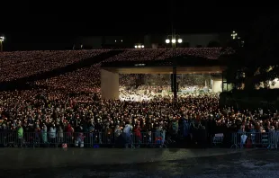 Procissão das Velas no Santuário de Fátima em 12 de maio de 2025.